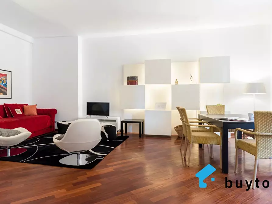 Immagine 1 di Casa trifamiliare in vendita  in Corso Cristoforo Colombo, 1 a Milano