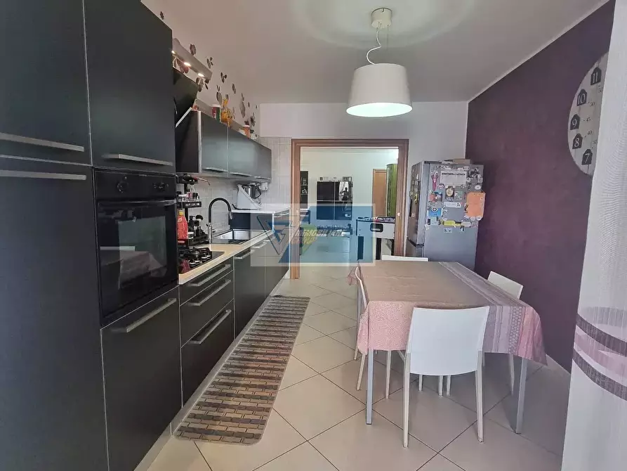 Immagine 4 di Casa trifamiliare in vendita  in Piazza Carlo Cavarra, 10 a Buccheri