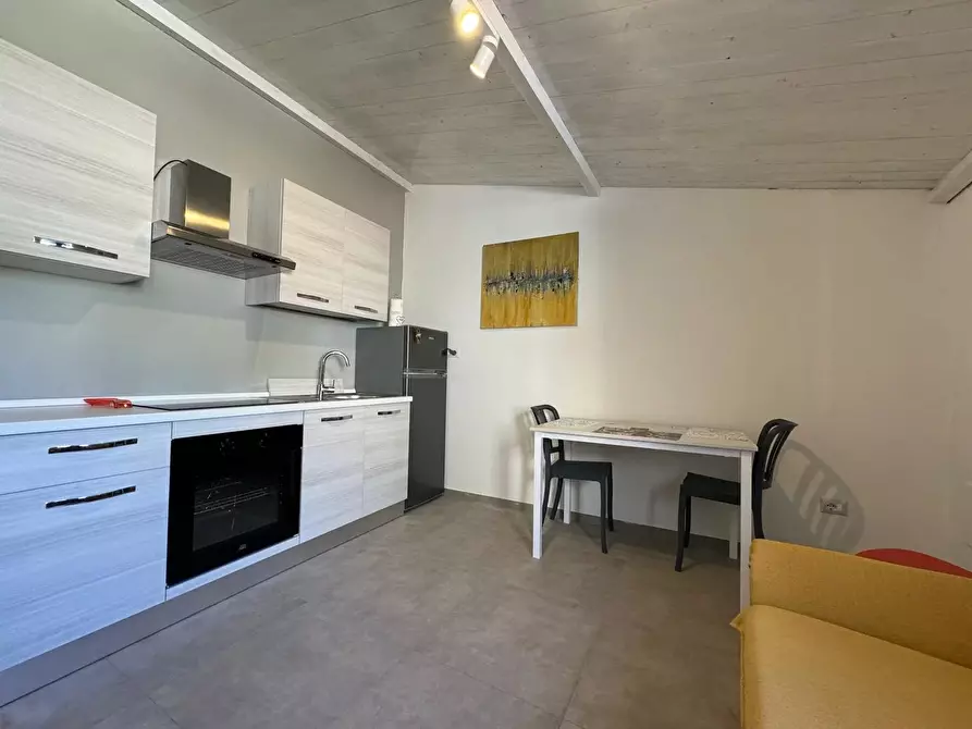 Immagine 3 di Casa trifamiliare in vendita  in Piazza Vittorio Emanuele III, 19 a Cabras