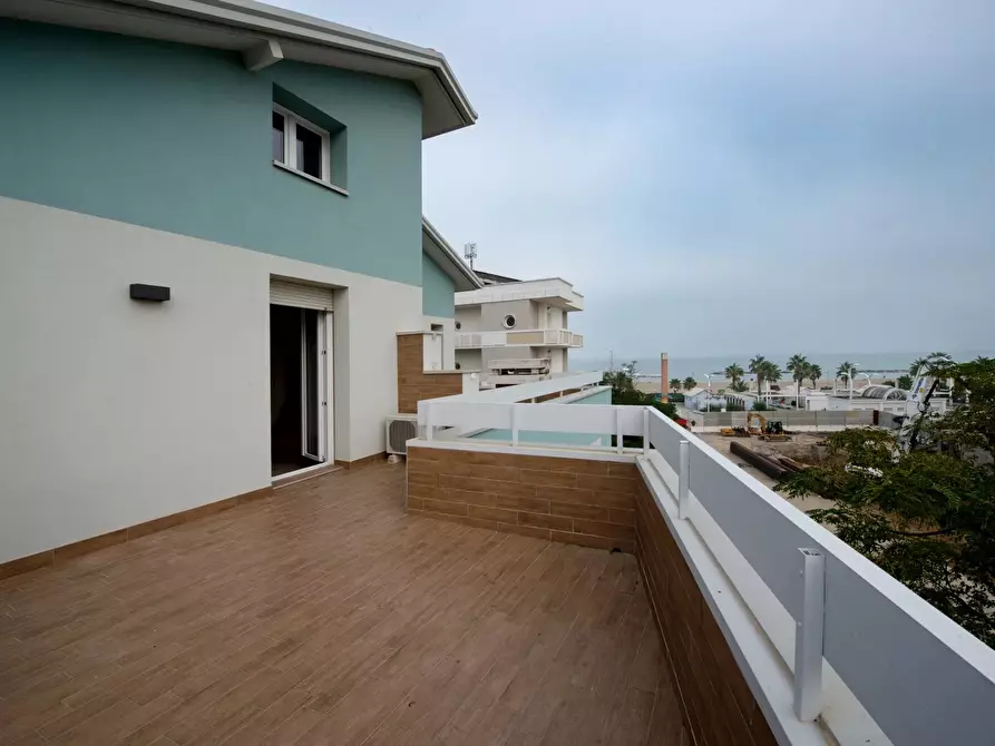 Immagine 38 di Casa trifamiliare in vendita  a Cattolica