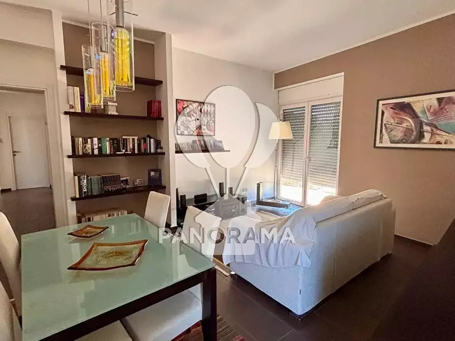 Immagine 2 di Casa trifamiliare in vendita  in Via Raffaello a Palermo