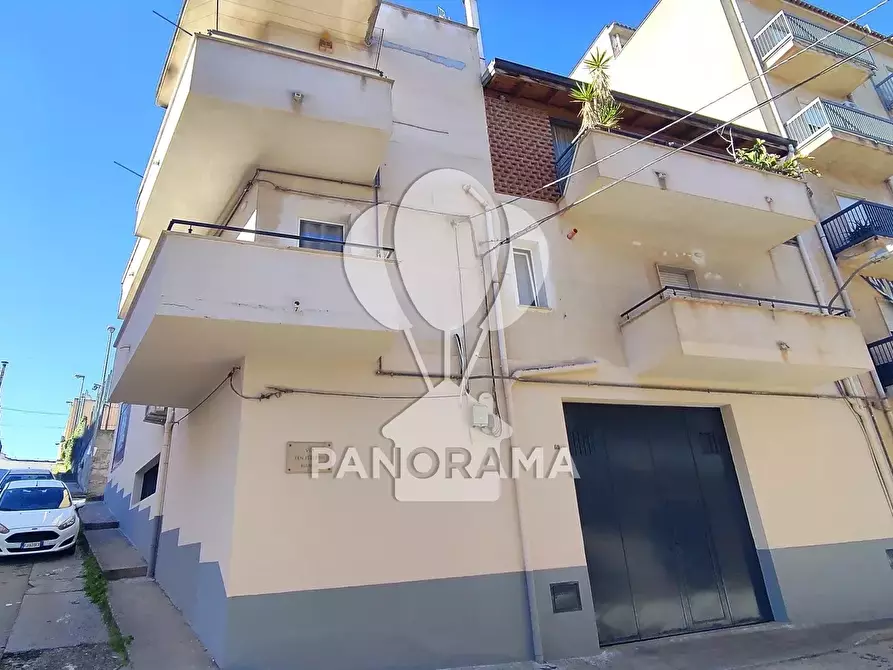 Immagine 65 di Casa trifamiliare in vendita  in Via Florio a Alcamo