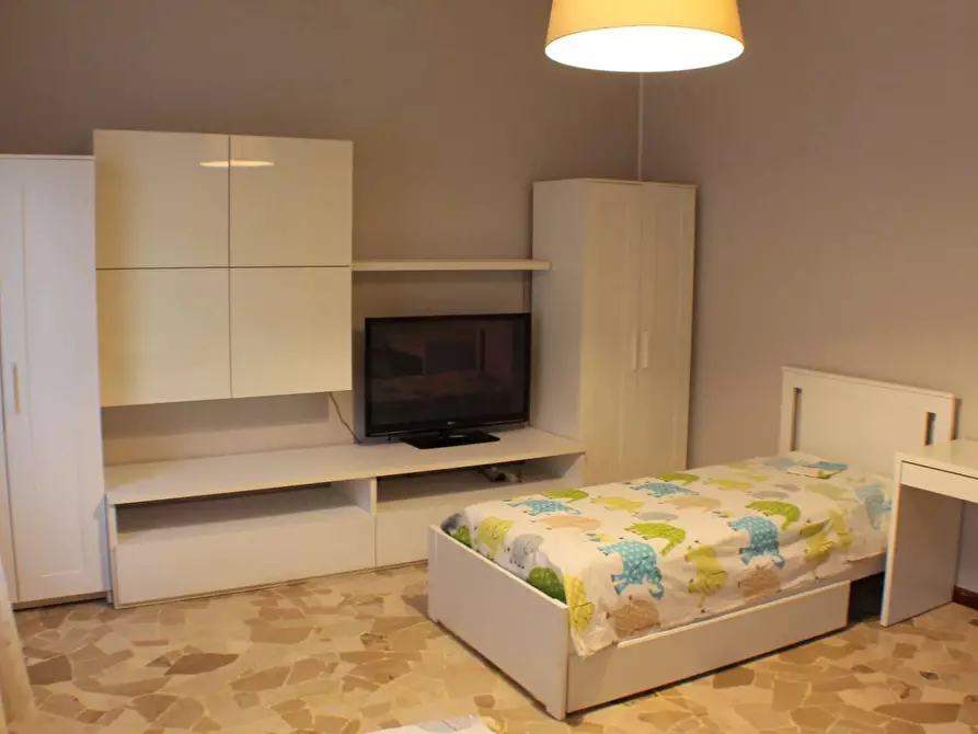 Immagine 4 di Casa trifamiliare in affitto  a Milano