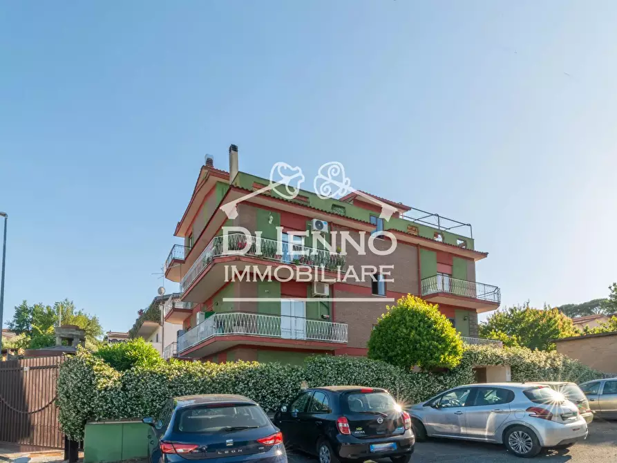 Immagine 19 di Casa trifamiliare in vendita  in Via Pedrengo a Roma