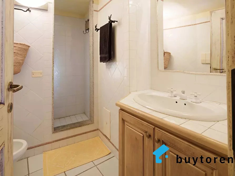 Immagine 11 di Casa trifamiliare in vendita  in Piazza Ginestre a Olbia