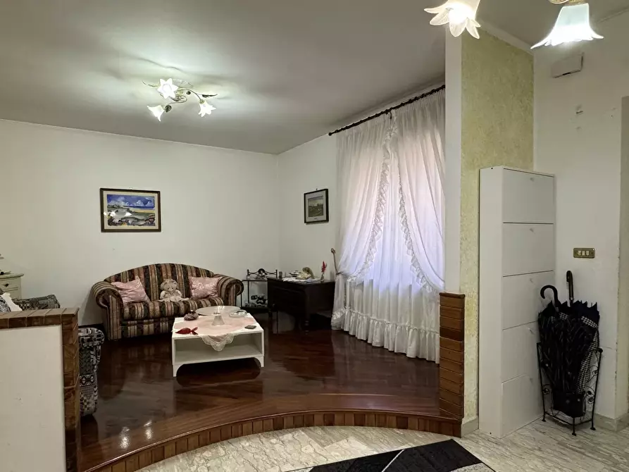 Immagine 3 di Casa trifamiliare in vendita  in Vico II San Venere a Altilia