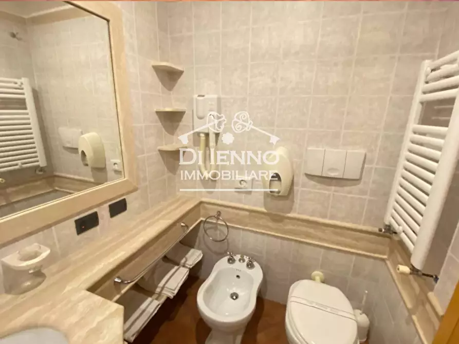 Immagine 10 di Casa trifamiliare in vendita  in Via di Marco Simone, 80 a Guidonia Montecelio