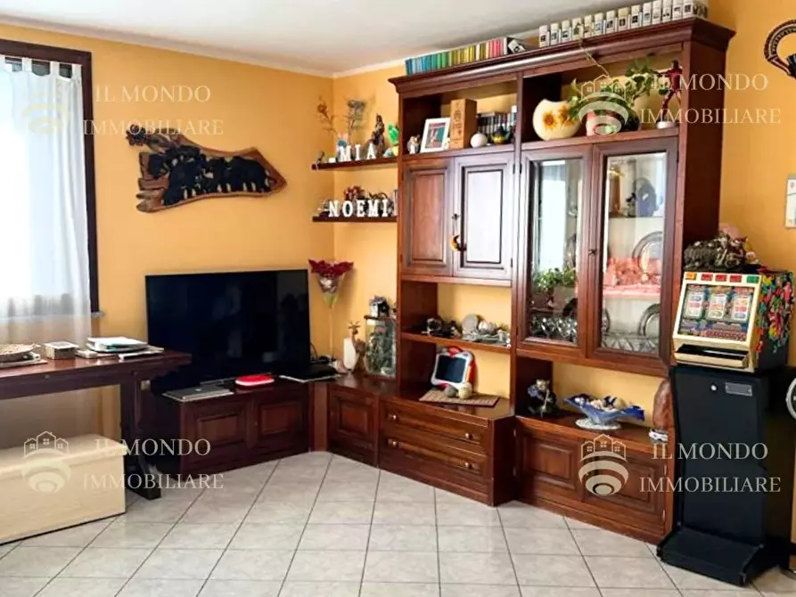 Immagine 4 di Casa trifamiliare in vendita  in Via Cutoli, 3. a Cerro Al Lambro