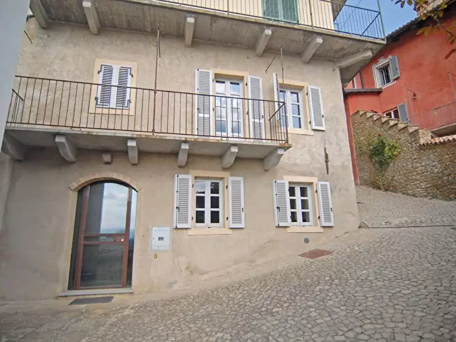 Immagine 19 di Casa trifamiliare in vendita  a Monforte D'alba