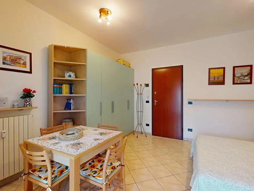 Immagine 3 di Casa trifamiliare in vendita  in Via Montevideo 4. a Borghetto Santo Spirito