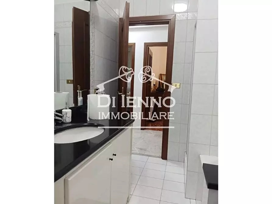 Immagine 18 di Casa trifamiliare in vendita  in Via della Rustica a Roma