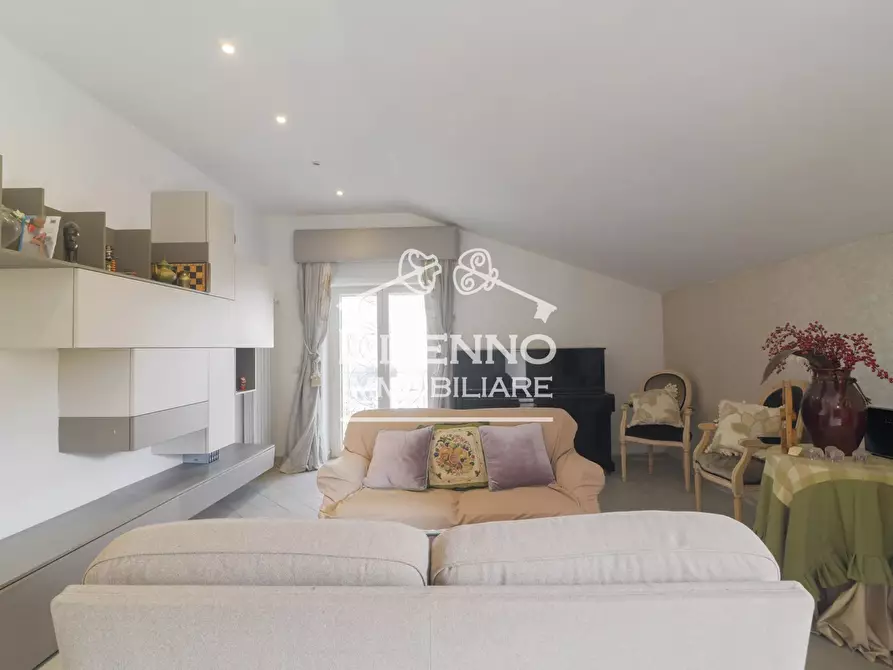 Immagine 10 di Casa trifamiliare in vendita  in Via Riserva del Bagno, 10 a Roma