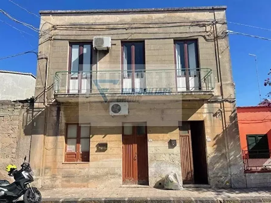 Immagine 1 di Casa trifamiliare in vendita  in Via Siracusa a Siracusa