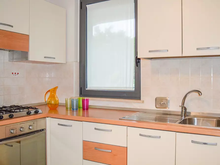 Immagine 6 di Casa trifamiliare in vendita  in via Gabriele D'Annunzio, 209. a Pineto