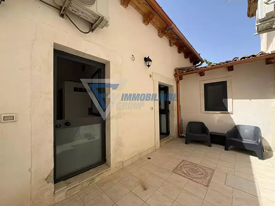 Immagine 1 di Casa trifamiliare in vendita  in Via Giuseppe Privitera a Siracusa