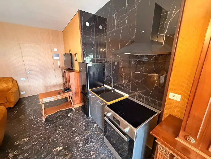 Immagine 2 di Casa trifamiliare in affitto  in Via Ruffini, 11 a Ventimiglia