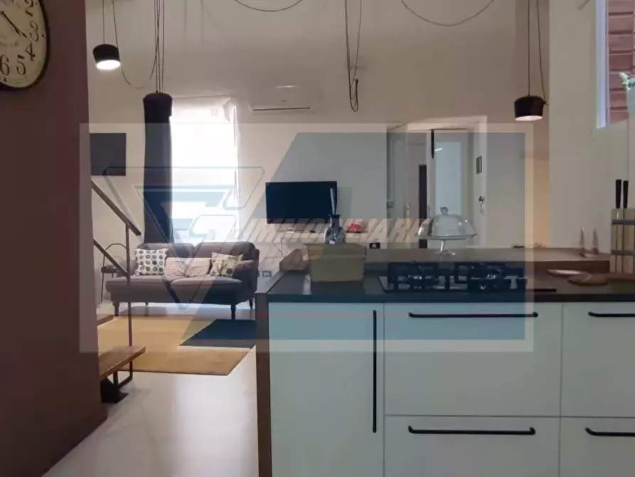 Immagine 7 di Casa trifamiliare in vendita  in Via Cavour a Siracusa