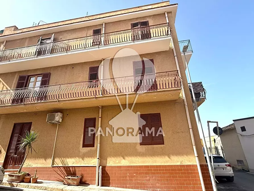 Immagine 1 di Casa trifamiliare in vendita  in Via Luigi Pirandello a Balestrate