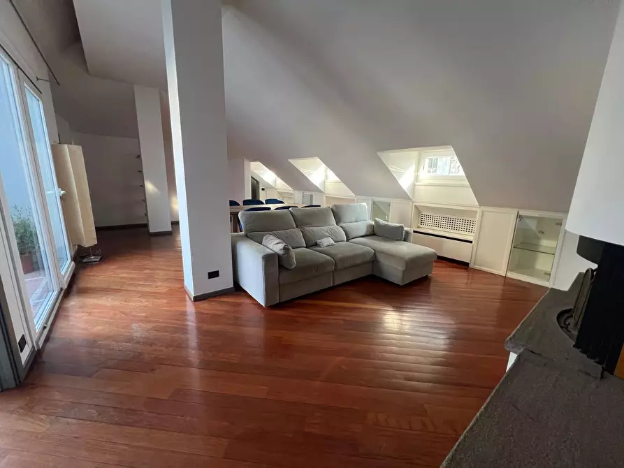 Immagine 1 di Casa trifamiliare in affitto  in Via della Moscova, 10 a Milano