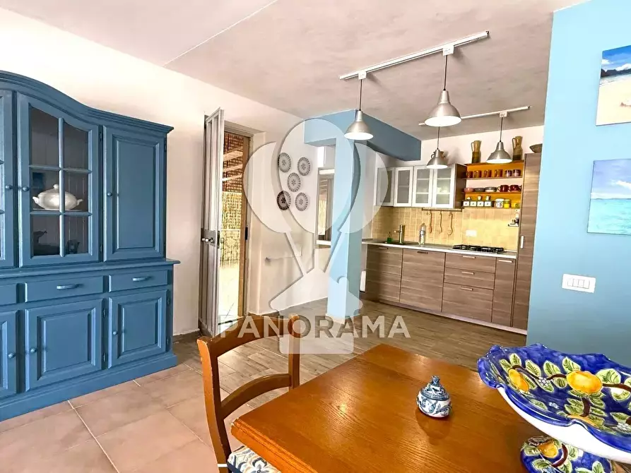 Immagine 1 di Casa trifamiliare in vendita  in Viale di Calatubo a Alcamo