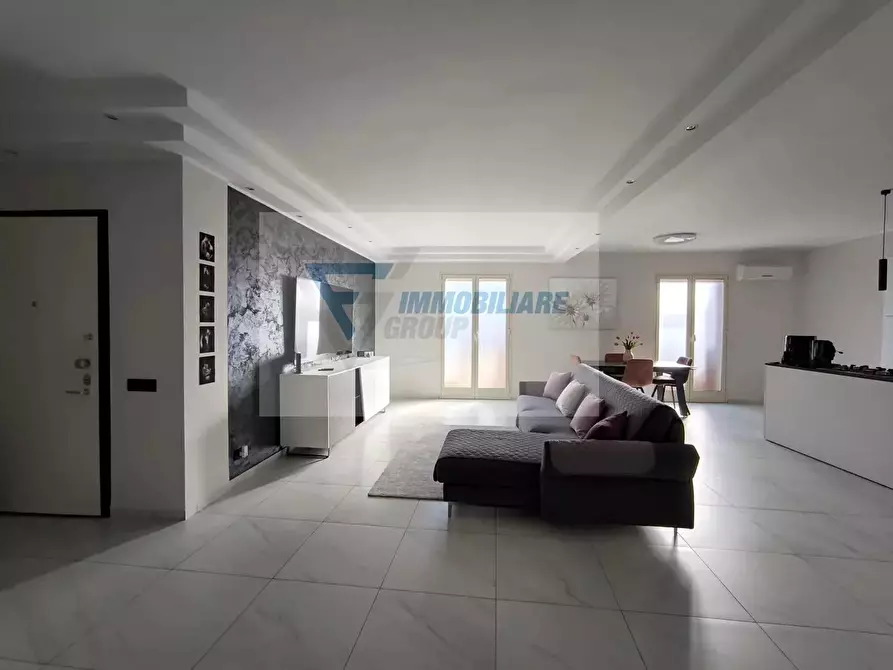 Immagine 4 di Casa trifamiliare in vendita  in Via Ippolito Nievo a Siracusa