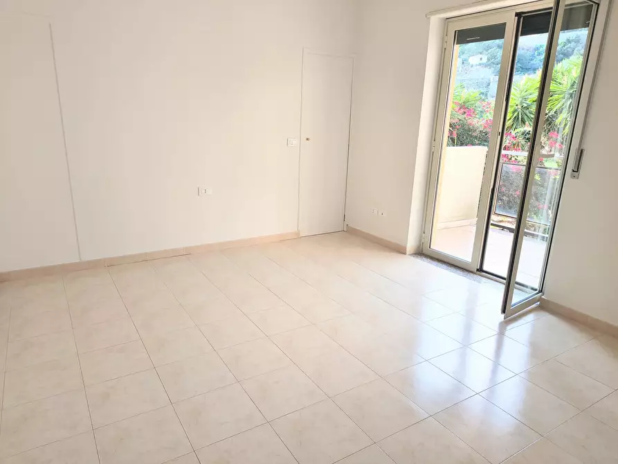 Immagine 22 di Casa trifamiliare in vendita  a Messina