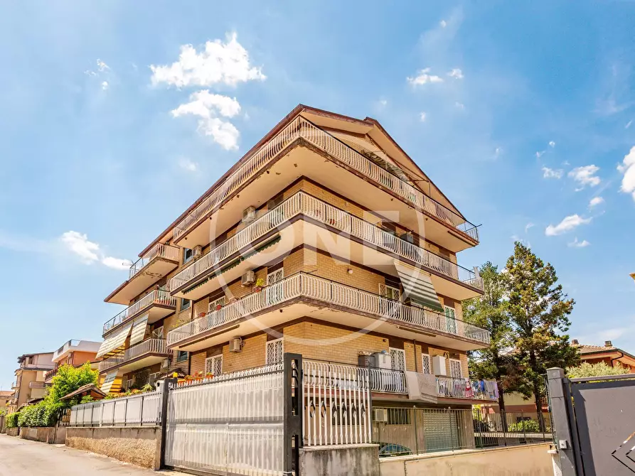 Immagine 1 di Casa trifamiliare in vendita  in Via Canicatti a Roma