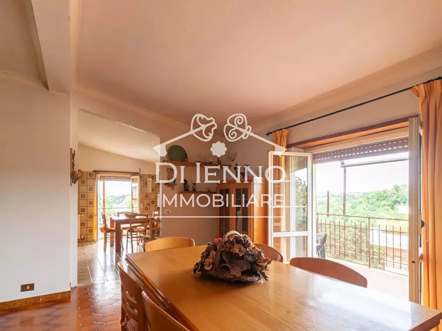 Immagine 3 di Casa trifamiliare in vendita  in Via Castenedolo a Roma