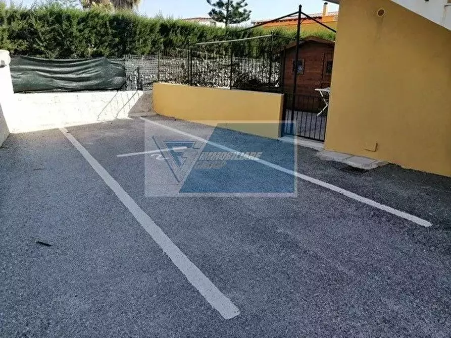 Immagine 2 di Casa trifamiliare in vendita  a Buccheri