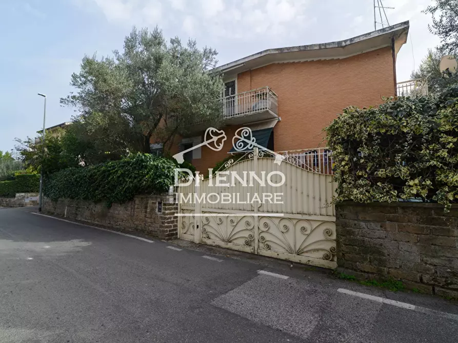 Immagine 6 di Casa trifamiliare in vendita  in Via Riserva del Bagno, 10 a Roma