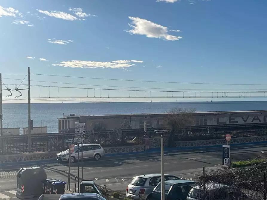 Immagine 16 di Casa trifamiliare in vendita  in Via Como a Lavagna