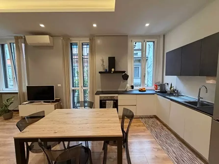 Immagine 1 di Casa trifamiliare in affitto  a Milano