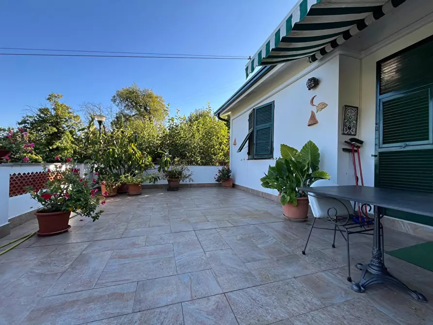Immagine 1 di Casa trifamiliare in vendita  in Via Sotto la Croce a Rapallo