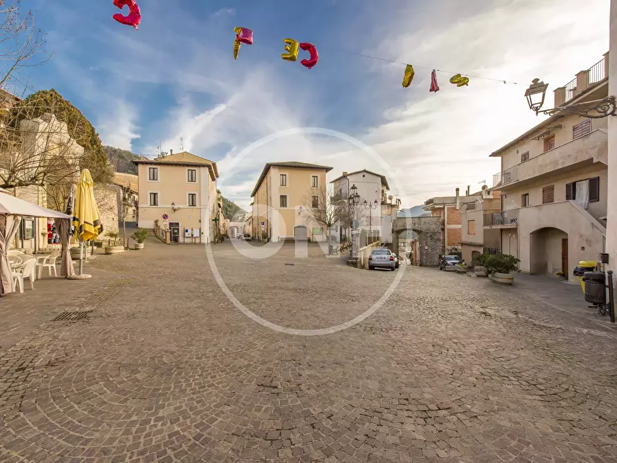 Immagine 1 di Casa trifamiliare in vendita  in Piazza Giuseppe Garibaldi 27 a Agosta