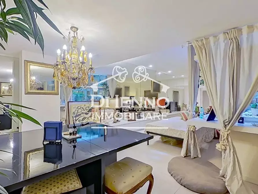 Immagine 4 di Casa trifamiliare in vendita  in Via dei Colli della Farnesina a Roma