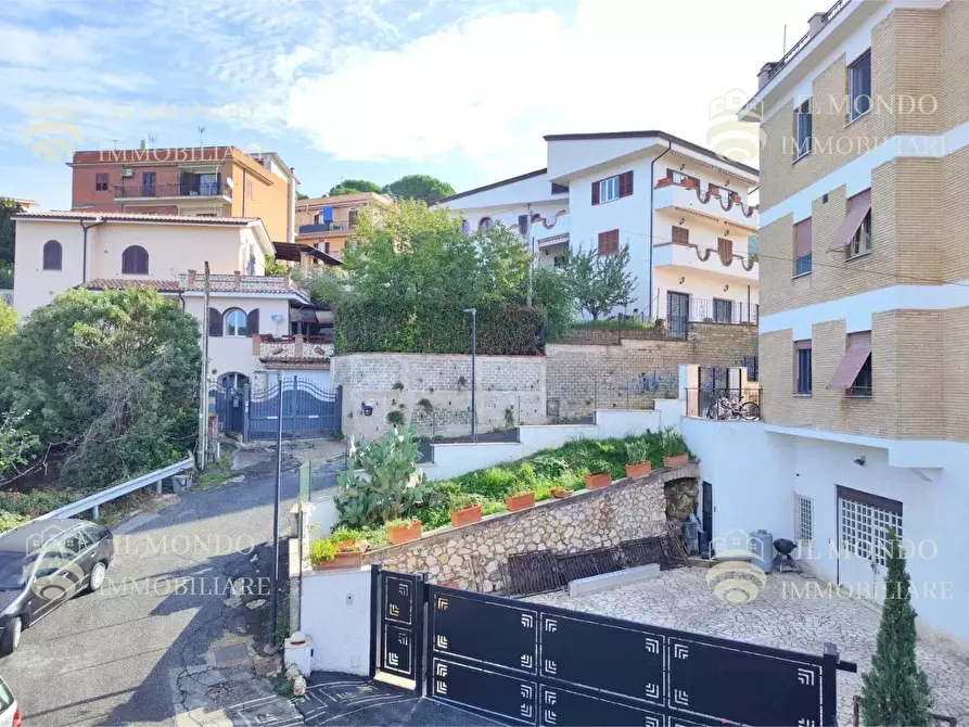 Immagine 26 di Casa trifamiliare in vendita  in Viale Rieti a Palombara Sabina