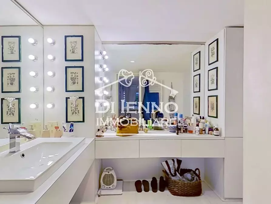 Immagine 36 di Casa trifamiliare in vendita  in Via dei Colli della Farnesina a Roma