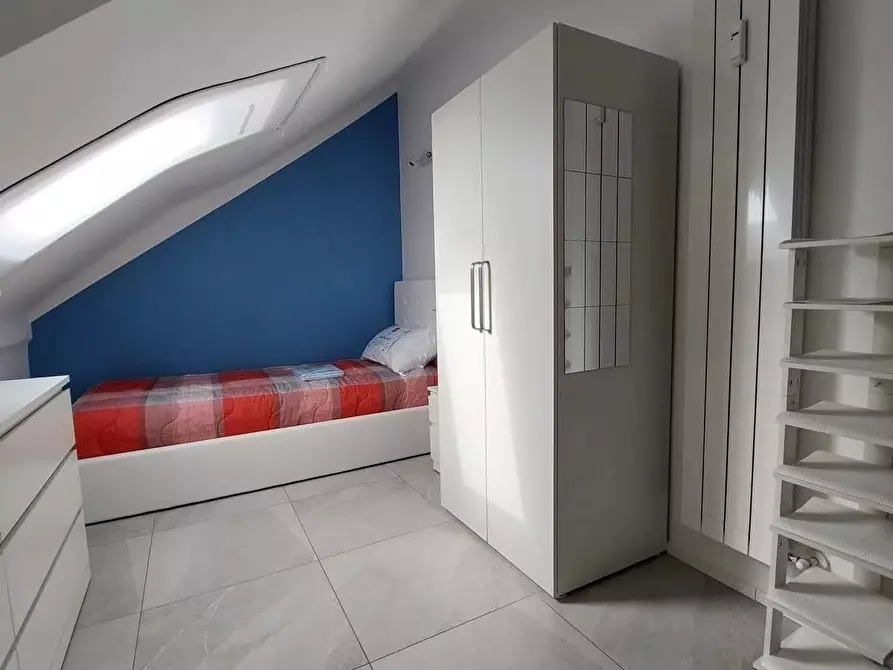 Immagine 1 di Casa trifamiliare in affitto  a Milano