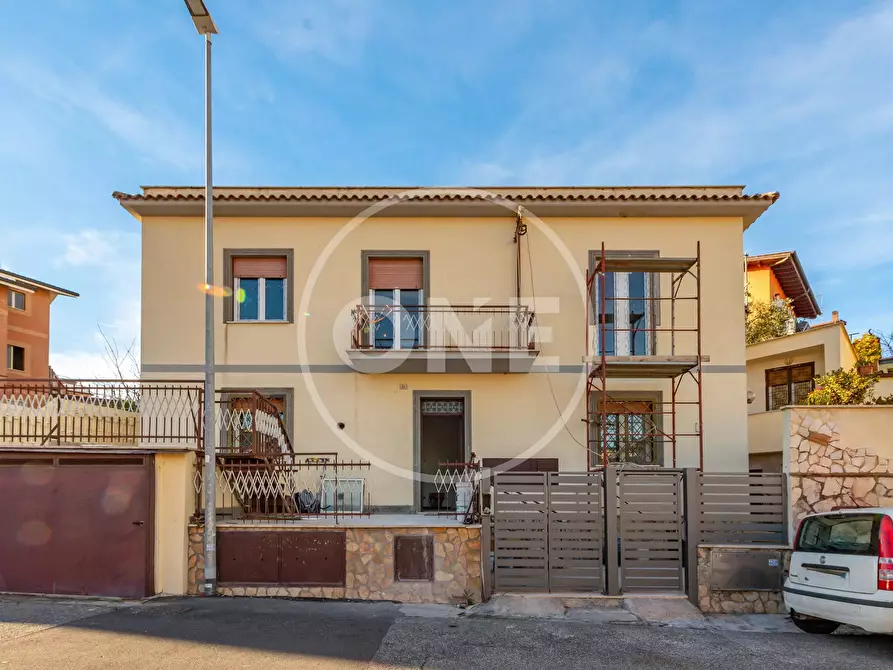 Immagine 1 di Casa trifamiliare in vendita  in Via Girolamo Bellarmati a Roma