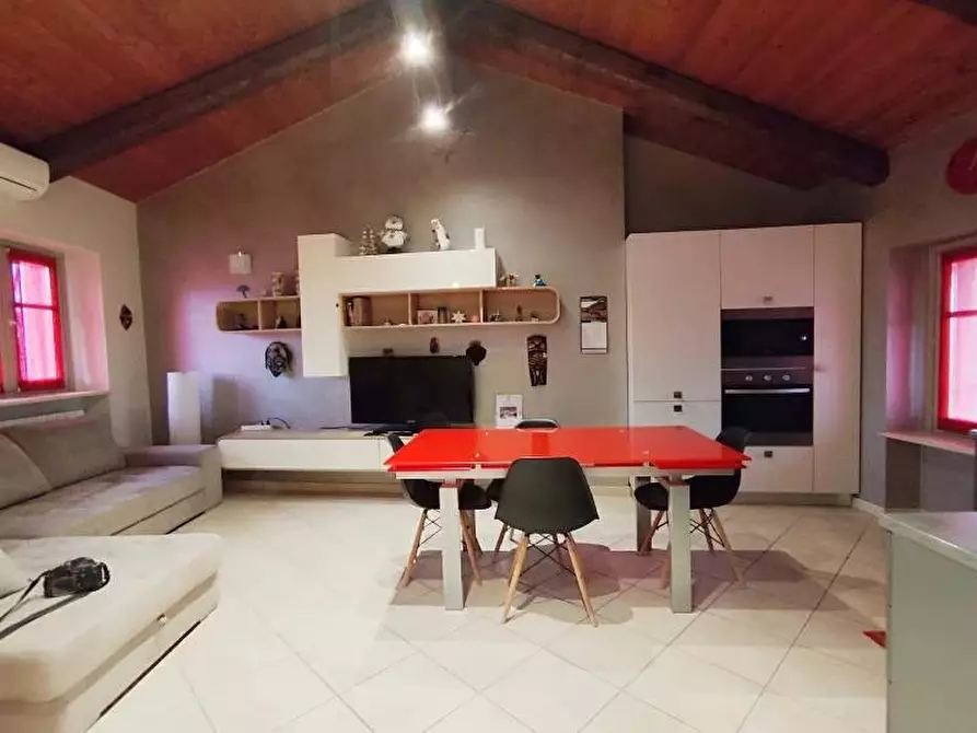 Immagine 17 di Casa trifamiliare in vendita  a Barolo
