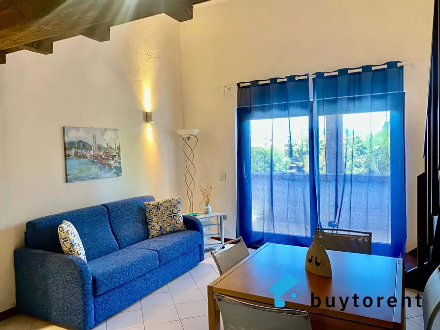 Immagine 2 di Casa trifamiliare in vendita  in Via Della Cava del tom, 1c a Olbia