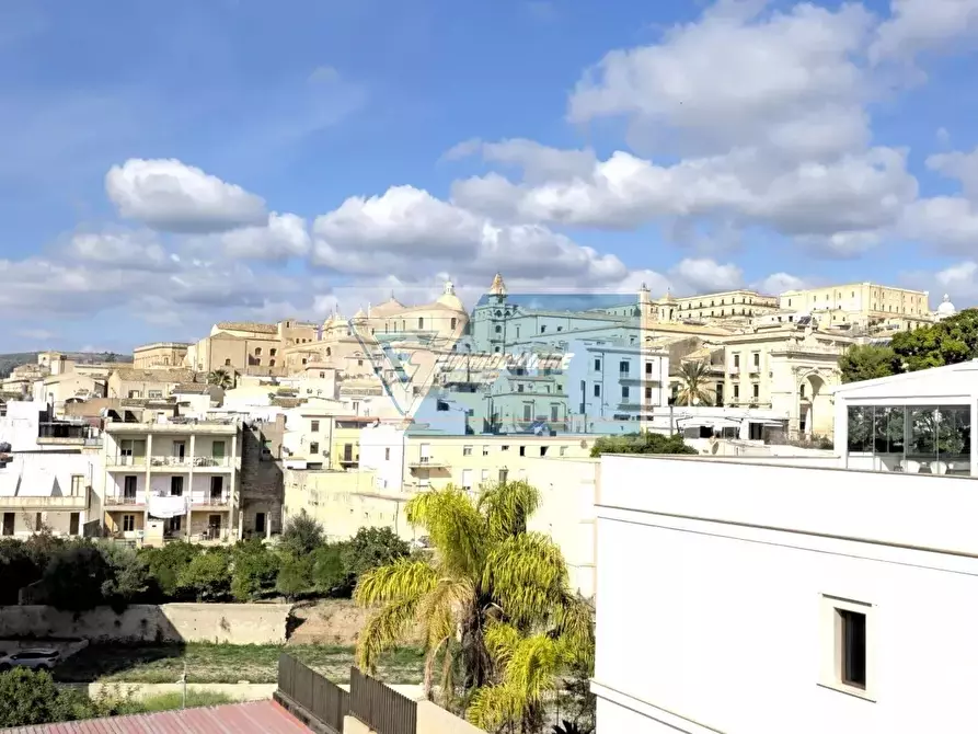 Immagine 15 di Casa trifamiliare in vendita  in Viale Principe di Piemonte, n.7 a Noto