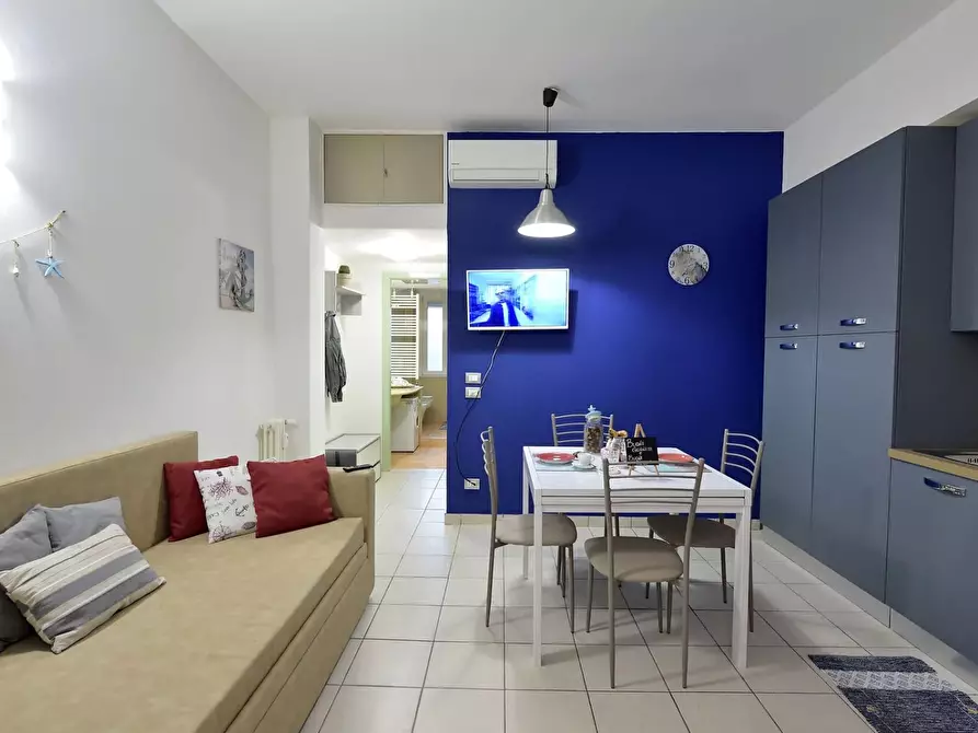 Immagine 2 di Casa trifamiliare in vendita  a Cattolica