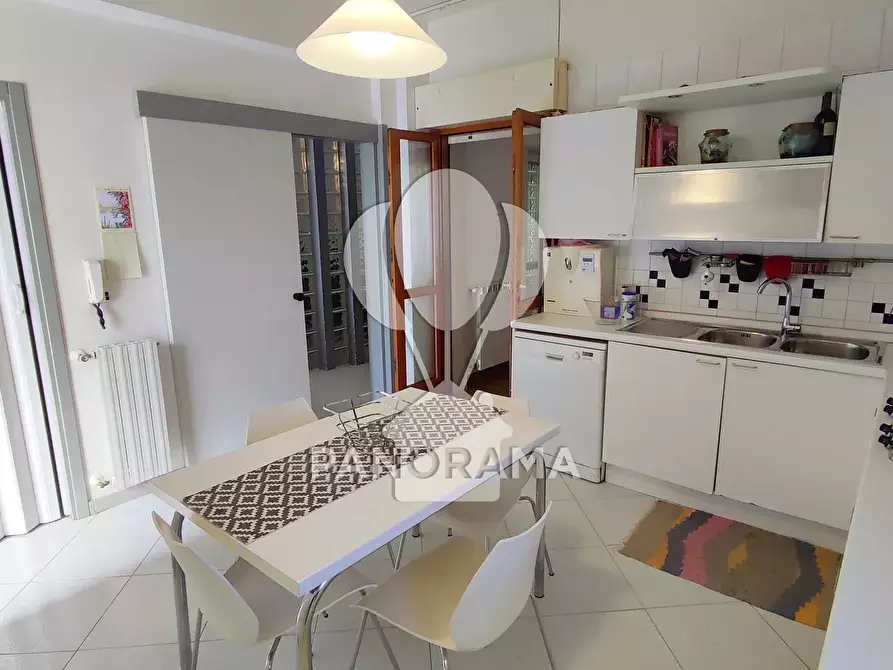 Immagine 4 di Casa trifamiliare in vendita  in Via Florio a Alcamo