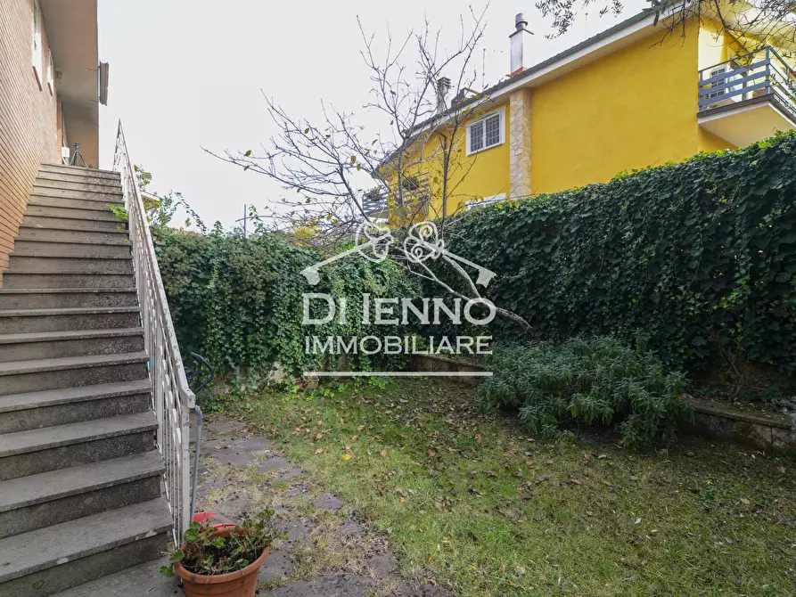 Immagine 22 di Casa trifamiliare in vendita  in Via Riserva del Bagno, 10 a Roma