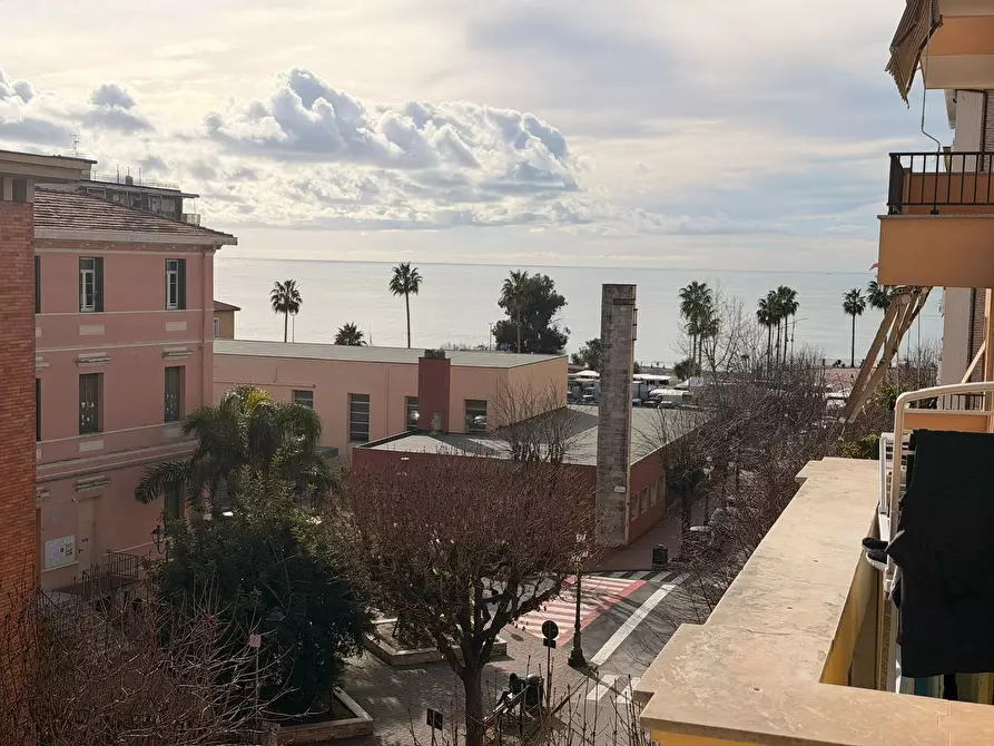 Immagine 1 di Casa trifamiliare in vendita  a Ventimiglia