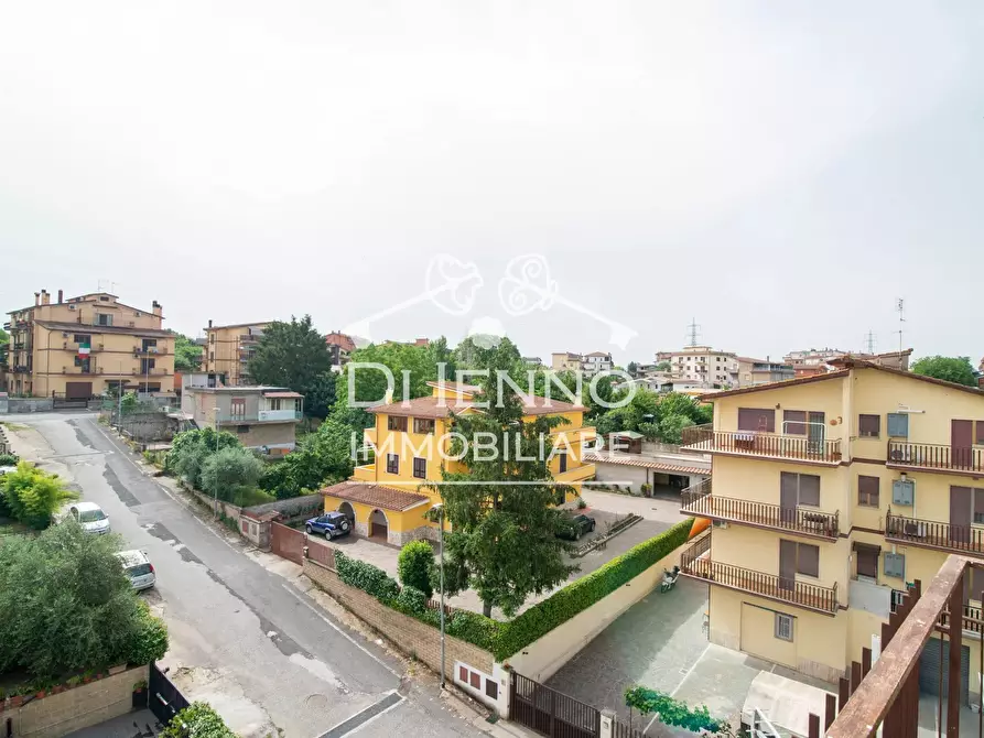 Immagine 15 di Casa trifamiliare in vendita  in Via Castenedolo a Roma