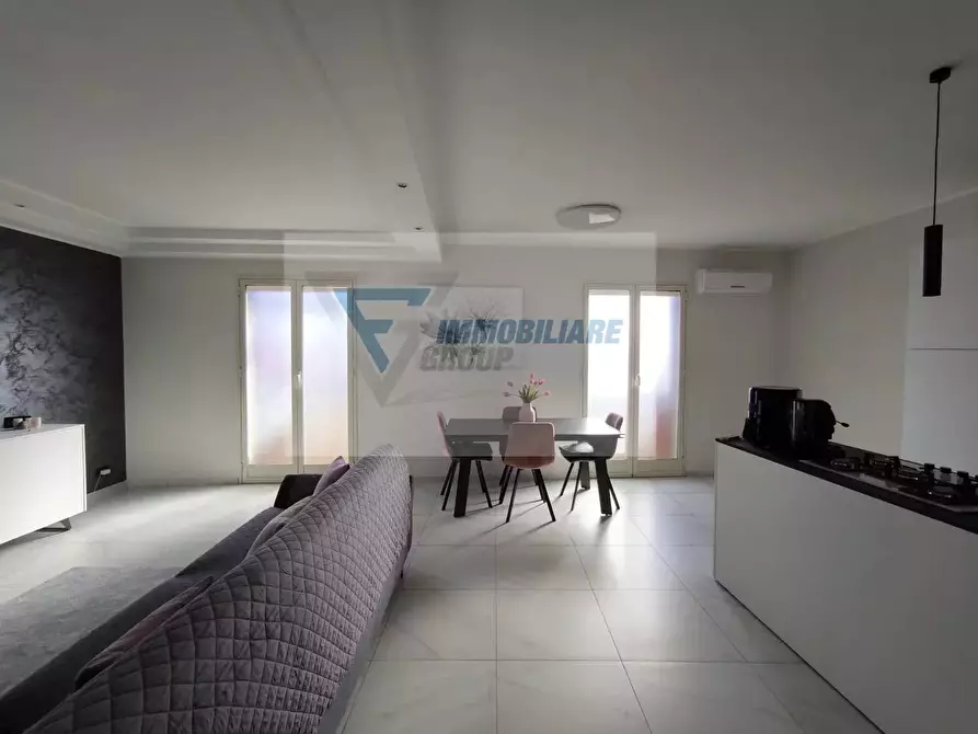 Immagine 11 di Casa trifamiliare in vendita  in Via Ippolito Nievo a Siracusa