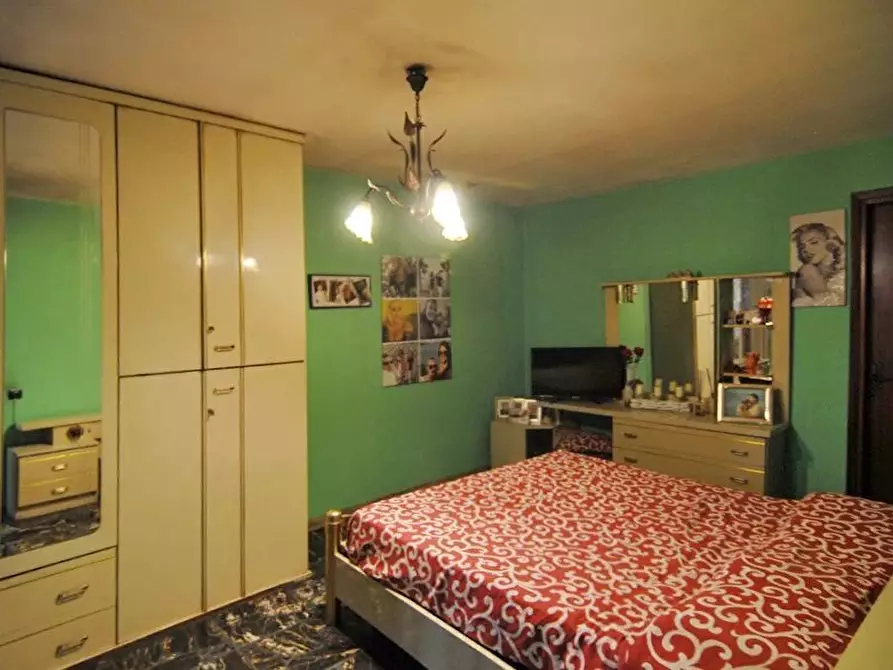 Immagine 8 di Casa trifamiliare in vendita  a Barolo