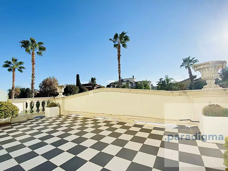 Immagine 1 di Casa trifamiliare in vendita  a Bordighera